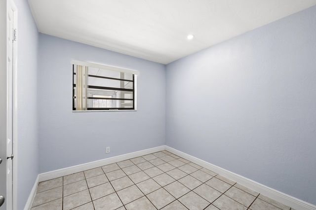 4401 NW 33rd Street, Lauderdale Lakes, FL 33319