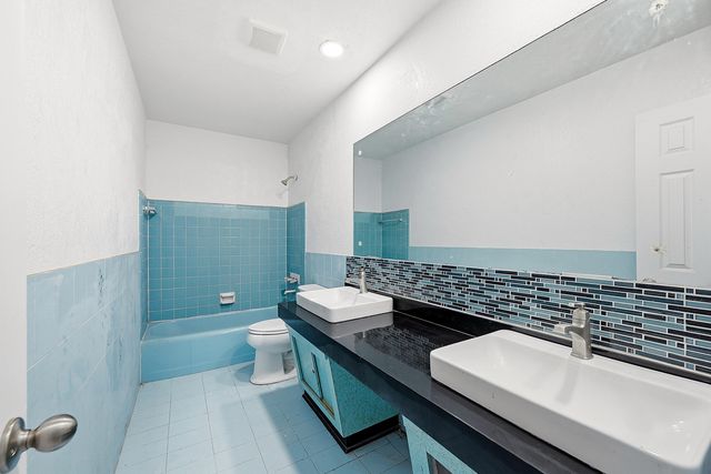4401 NW 33rd Street, Lauderdale Lakes, FL 33319