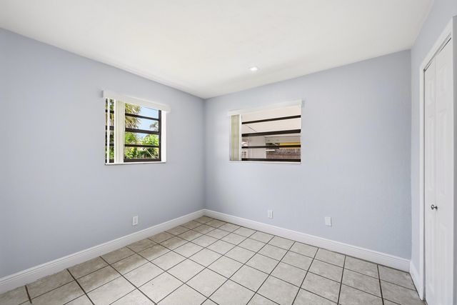 4401 NW 33rd Street, Lauderdale Lakes, FL 33319
