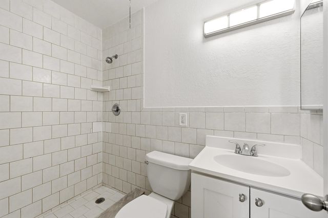 4401 NW 33rd Street, Lauderdale Lakes, FL 33319