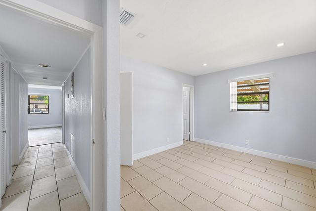 4401 NW 33rd Street, Lauderdale Lakes, FL 33319