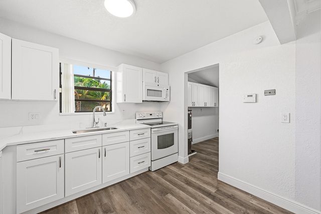 4401 NW 33rd Street, Lauderdale Lakes, FL 33319