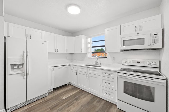 4401 NW 33rd Street, Lauderdale Lakes, FL 33319