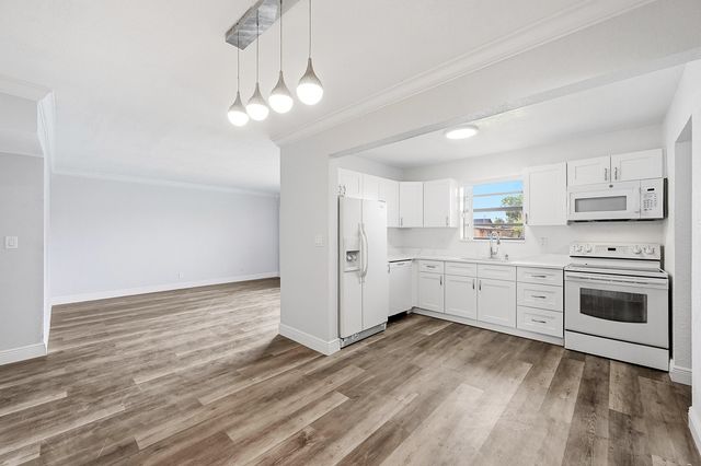 4401 NW 33rd Street, Lauderdale Lakes, FL 33319