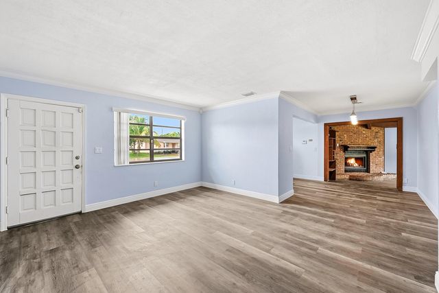 4401 NW 33rd Street, Lauderdale Lakes, FL 33319