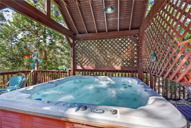 374 Grass Valley Road, Lake Arrowhead, CA 92352