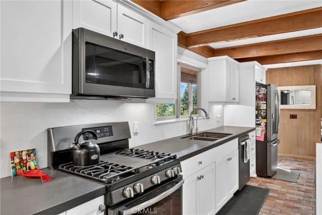374 Grass Valley Road, Lake Arrowhead, CA 92352