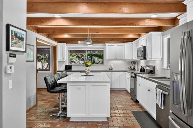 374 Grass Valley Road, Lake Arrowhead, CA 92352