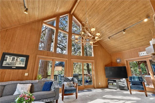 374 Grass Valley Road, Lake Arrowhead, CA 92352