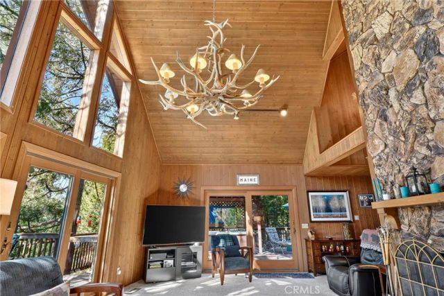 374 Grass Valley Road, Lake Arrowhead, CA 92352