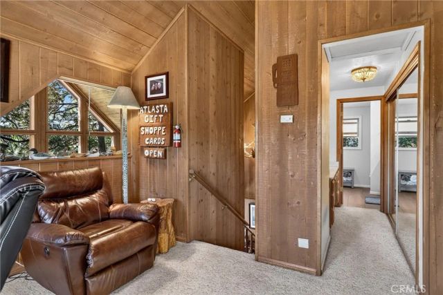 374 Grass Valley Road, Lake Arrowhead, CA 92352