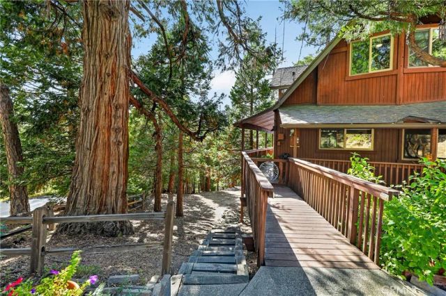 374 Grass Valley Road, Lake Arrowhead, CA 92352