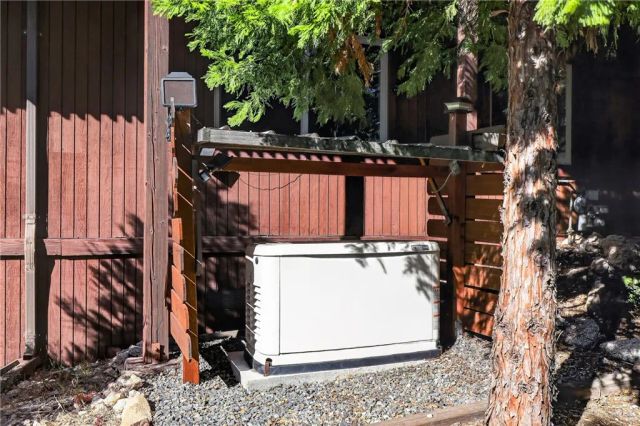374 Grass Valley Road, Lake Arrowhead, CA 92352