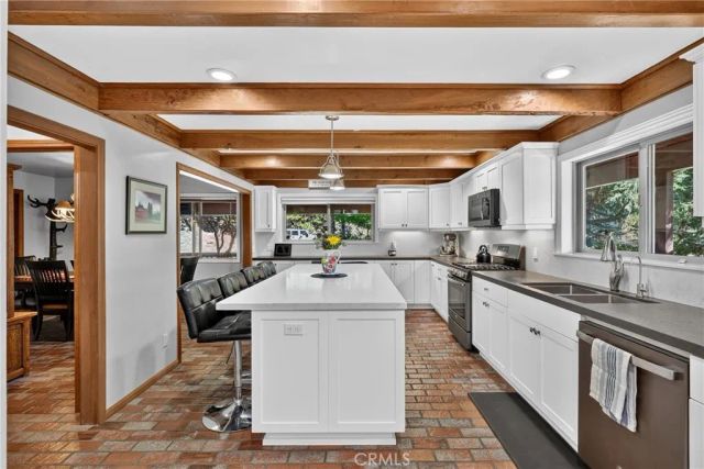 374 Grass Valley Road, Lake Arrowhead, CA 92352