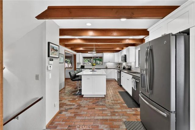 374 Grass Valley Road, Lake Arrowhead, CA 92352