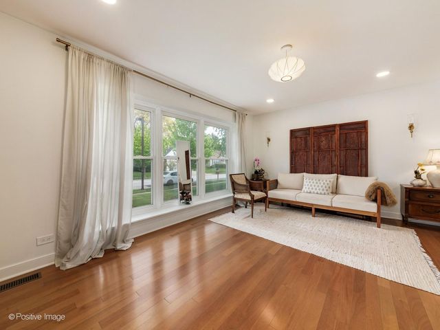 18 Montebello Drive, Vernon Hills, IL 60061