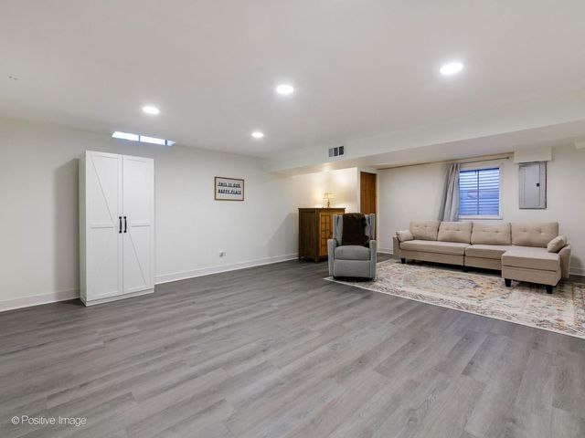 18 Montebello Drive, Vernon Hills, IL 60061