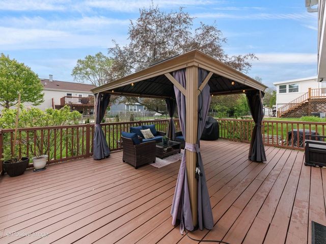 18 Montebello Drive, Vernon Hills, IL 60061