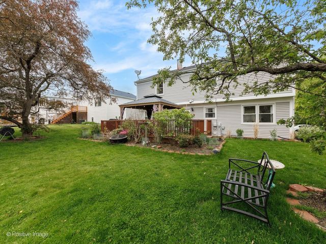 18 Montebello Drive, Vernon Hills, IL 60061