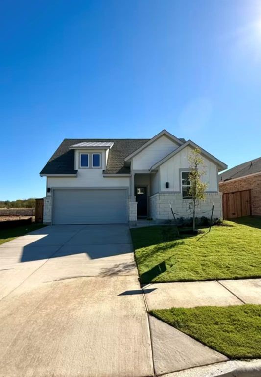 150 Sincere DR, Kyle, TX 78640