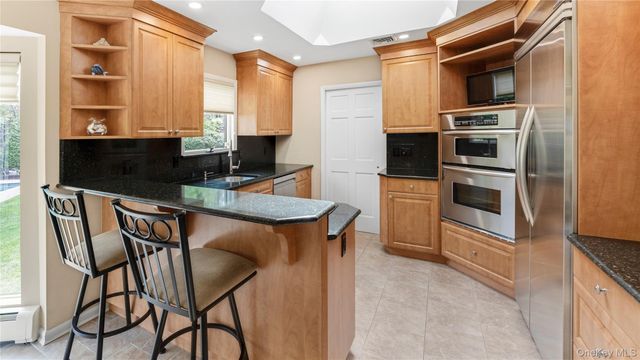 16 Long Acre Lane, Dix Hills, NY 11746