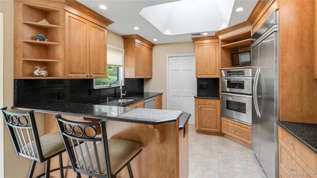 16 Long Acre Lane, Dix Hills, NY 11746