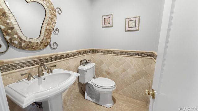 16 Long Acre Lane, Dix Hills, NY 11746
