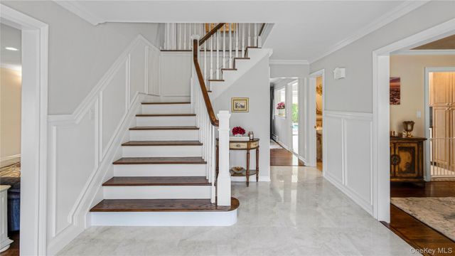 16 Long Acre Lane, Dix Hills, NY 11746