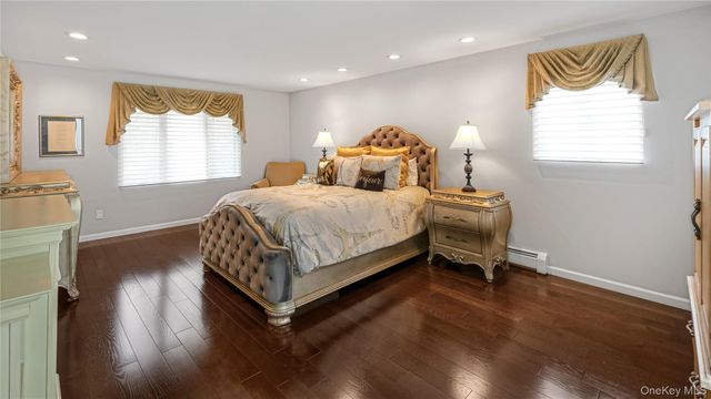 16 Long Acre Lane, Dix Hills, NY 11746