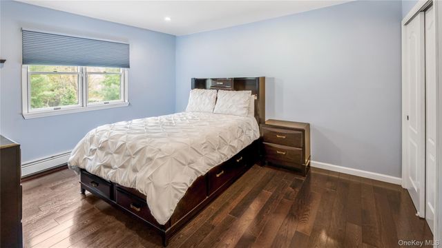 16 Long Acre Lane, Dix Hills, NY 11746