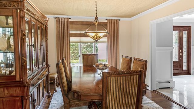 16 Long Acre Lane, Dix Hills, NY 11746