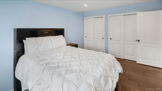 16 Long Acre Lane, Dix Hills, NY 11746