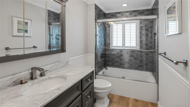 16 Long Acre Lane, Dix Hills, NY 11746
