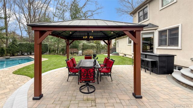 16 Long Acre Lane, Dix Hills, NY 11746