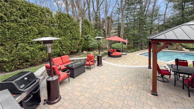 16 Long Acre Lane, Dix Hills, NY 11746