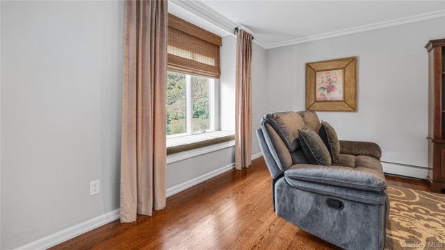 16 Long Acre Lane, Dix Hills, NY 11746