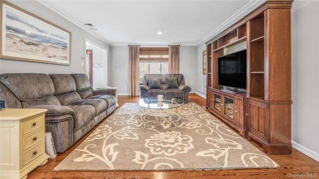 16 Long Acre Lane, Dix Hills, NY 11746
