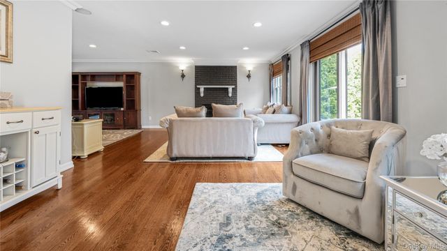 16 Long Acre Lane, Dix Hills, NY 11746