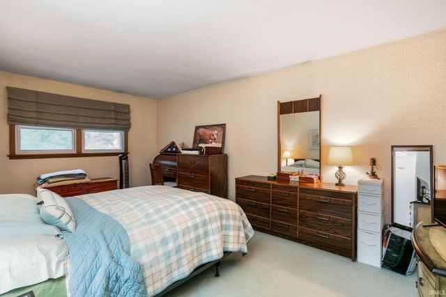 52122 Justine Drive, South Bend, IN 46628