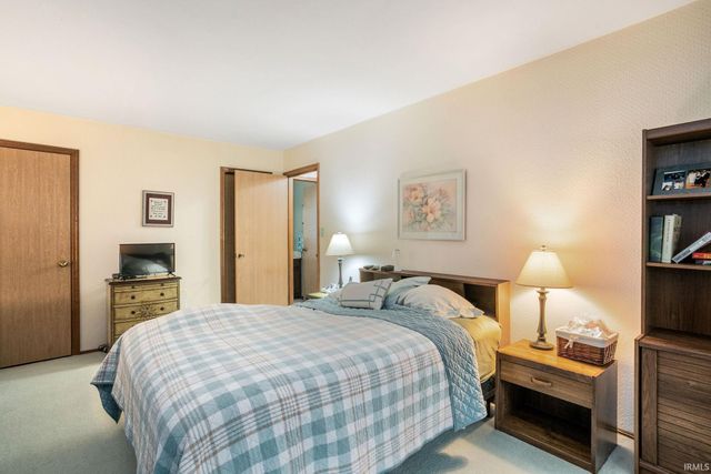 52122 Justine Drive, South Bend, IN 46628