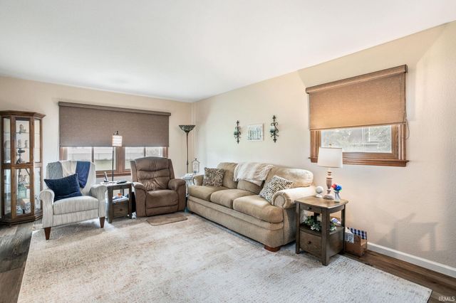52122 Justine Drive, South Bend, IN 46628