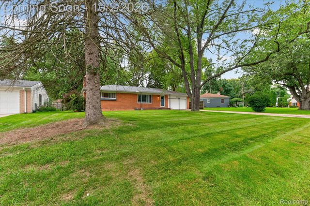 5539 Sunwood Drive, Waterford Charter Township, MI 48329