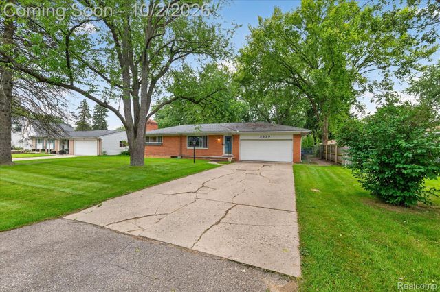 5539 Sunwood Drive, Waterford Charter Township, MI 48329