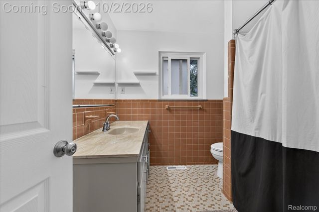 5539 Sunwood Drive, Waterford Charter Township, MI 48329