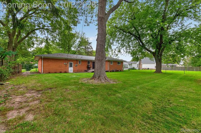5539 Sunwood Drive, Waterford Charter Township, MI 48329