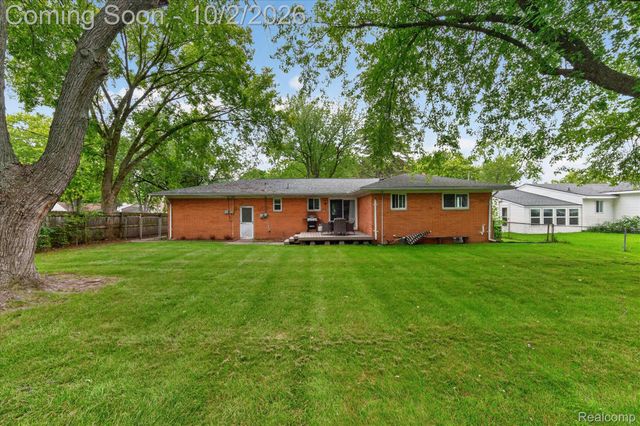 5539 Sunwood Drive, Waterford Charter Township, MI 48329