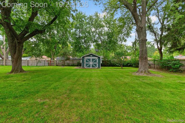 5539 Sunwood Drive, Waterford Charter Township, MI 48329
