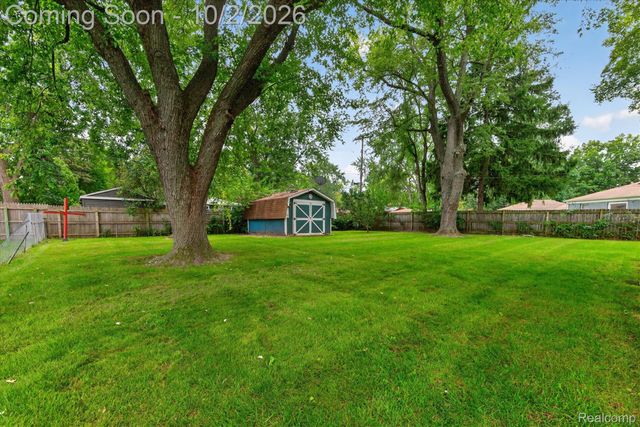 5539 Sunwood Drive, Waterford Charter Township, MI 48329