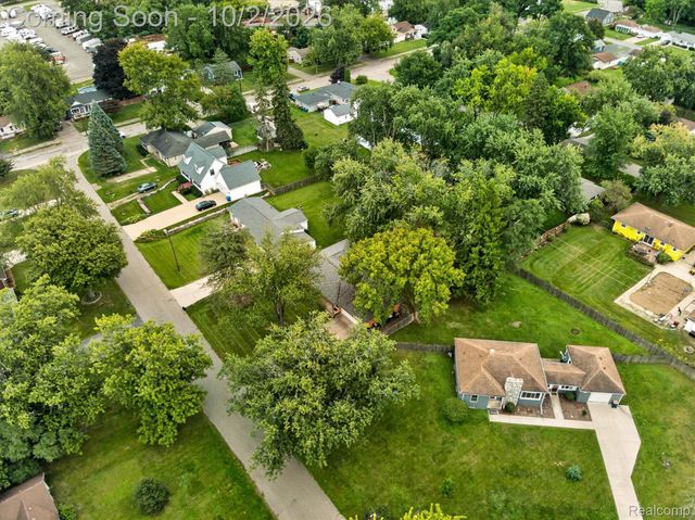 5539 Sunwood Drive, Waterford Charter Township, MI 48329