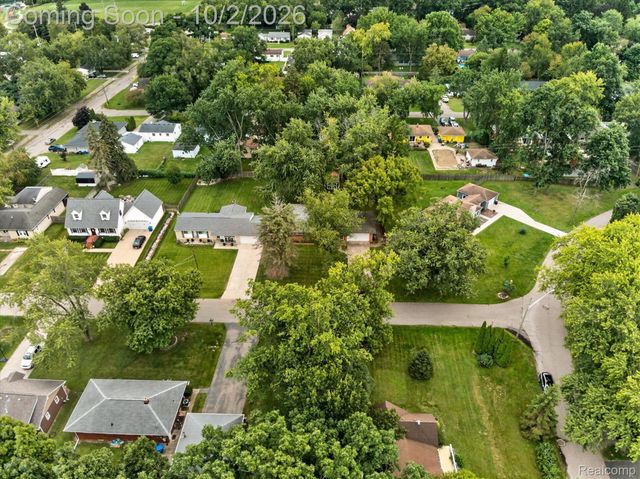 5539 Sunwood Drive, Waterford Charter Township, MI 48329